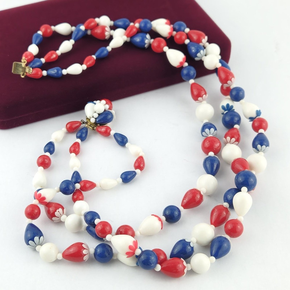 Vintage Red White Blue Triple Strand Bead Necklace Patriotic USA Hong‎ Kong